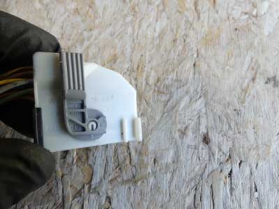 Mercedes White Gray 28 Pole Connector 00254516837